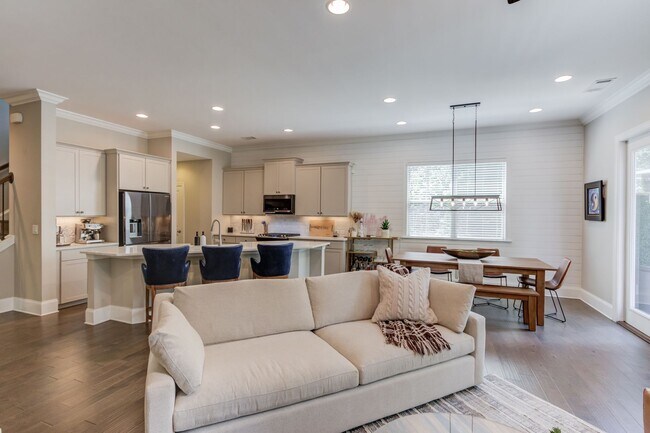 Building Photo - 1450 Edgebrook Ct NE