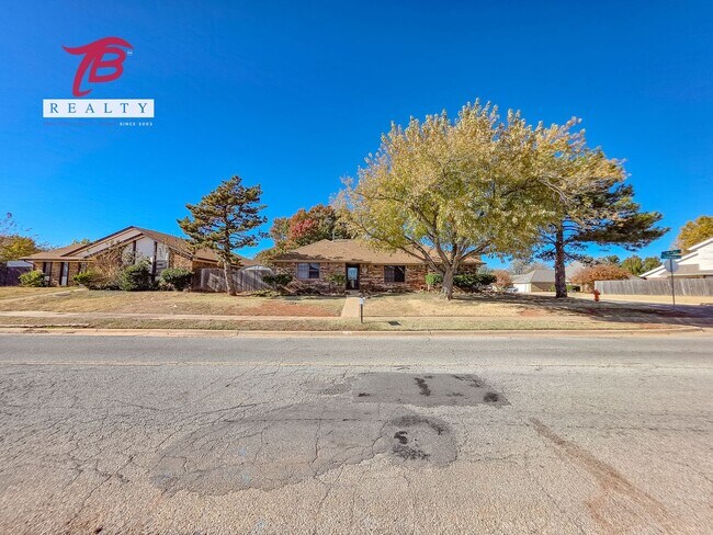 Building Photo - 6811 Lyrewood Ln