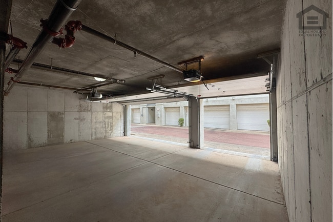 Building Photo - 3Bed/2.5Bath Condo at Priest Dr/Rio Salado Pkwy! -- ATTACHED 3-CAR GARAGE!
