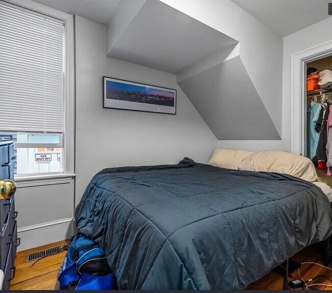 Building Photo - Marine Rd