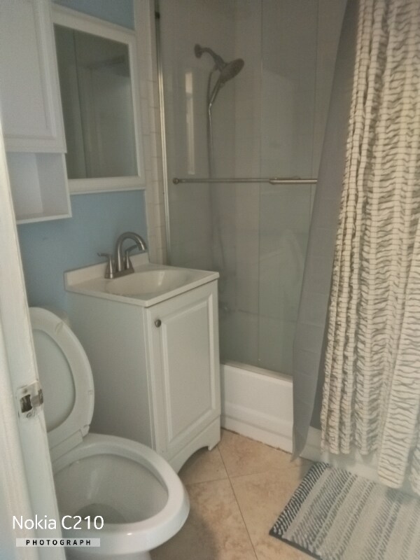 Building Photo - 355 Hastings St