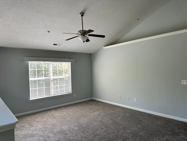 Building Photo - 2 bedroom condo in Braemar Creek!