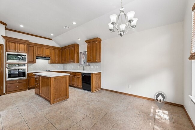 Building Photo - 716 Tuscany Way