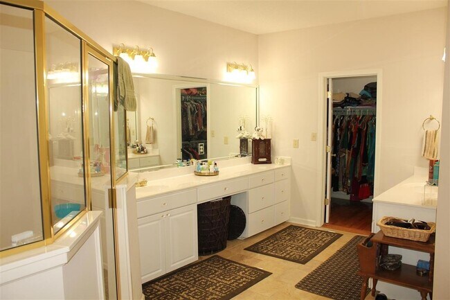 Building Photo - 355 Forest Hill-Irene Rd