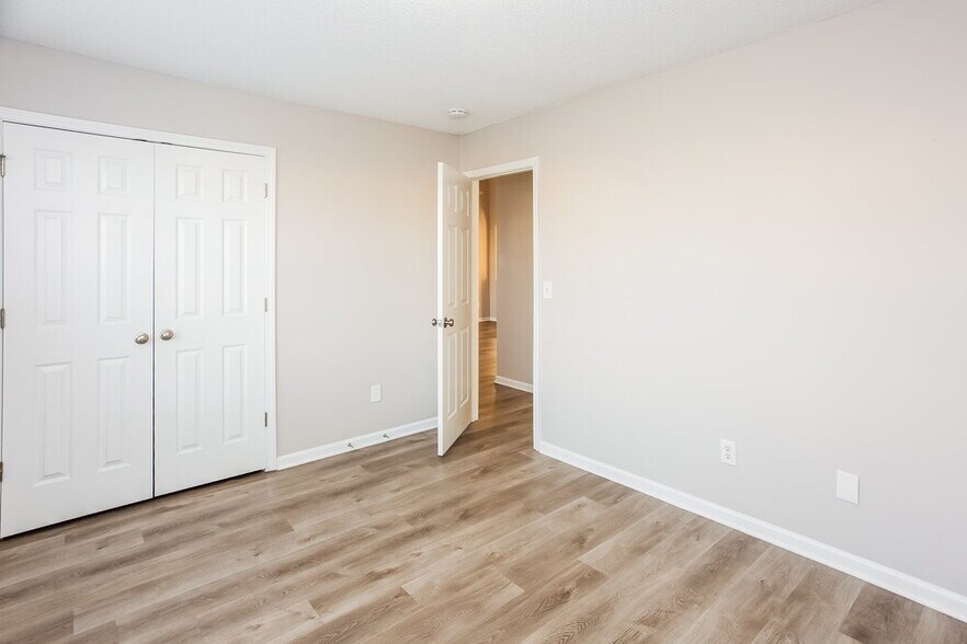 Building Photo - 234 Glencroft Dr