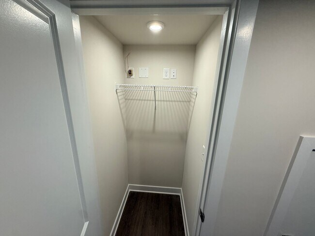 Building Photo - Brand New Townhome in the heart of Charotte