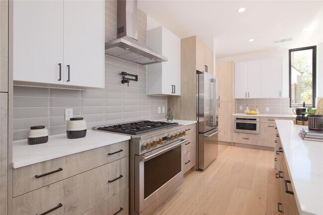 Building Photo - 2401 Willow St