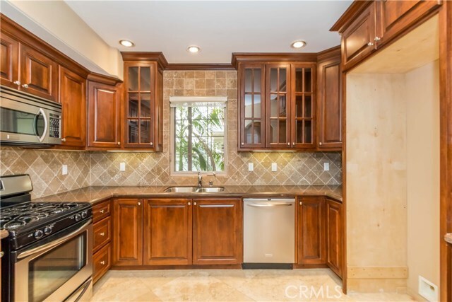 Building Photo - 4551 Coldwater Canyon Ave