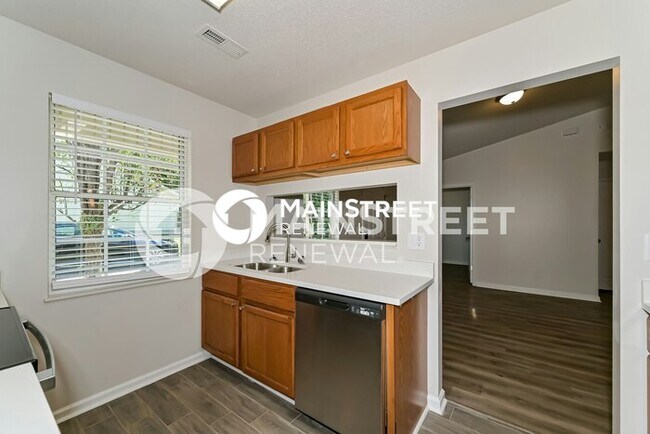 Building Photo - 4 Bedroom Pet-Friendly Home in POWELL, TN with Main Street Renewal