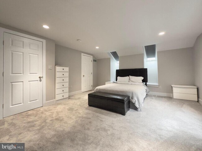 Building Photo - 42 Greythorne Woods Cir