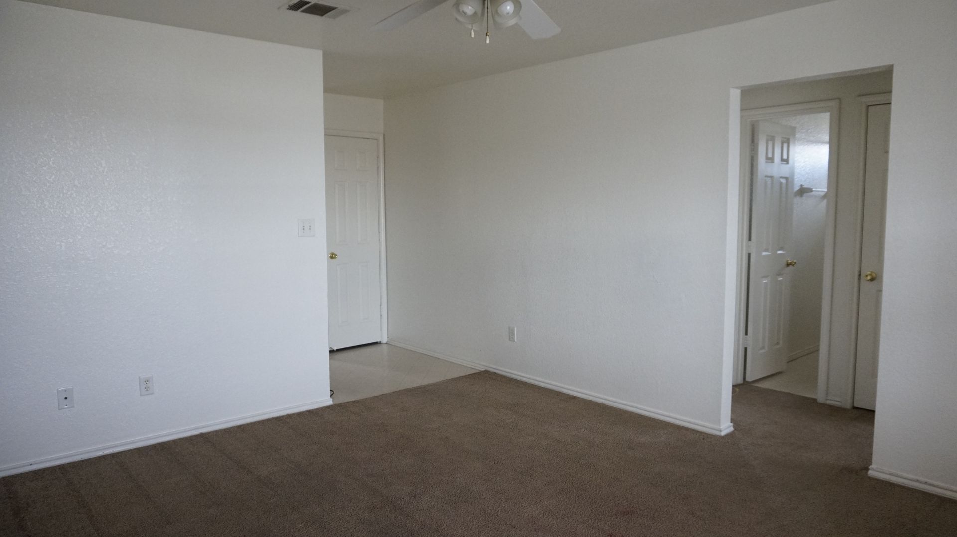 Building Photo - 3301 Hereford Ln