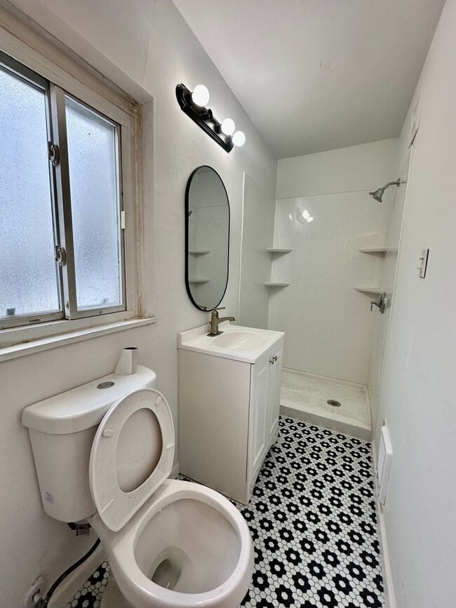 Building Photo - 3016 Mary St