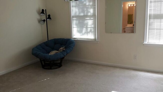 Building Photo - 2 Bedroom Townhome in NW Greensboro near parks and Greenway