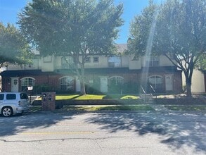 Building Photo - 412 Central Park Dr