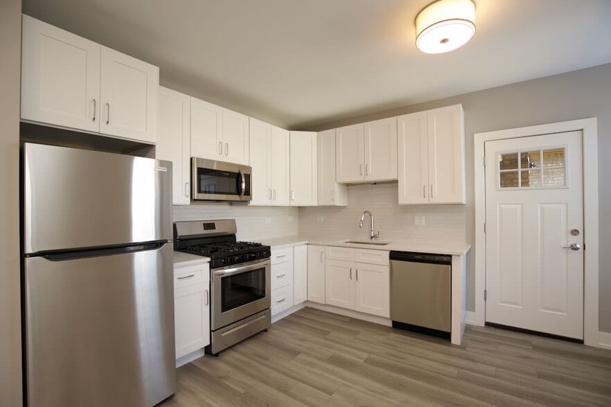 Building Photo - 3930 N Janssen Ave