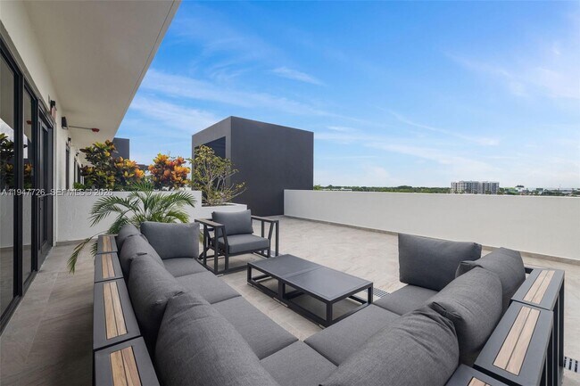 Building Photo - 18300 SW 98th Ave