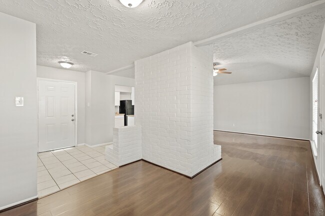 Building Photo - 24030 Silversmith Ln