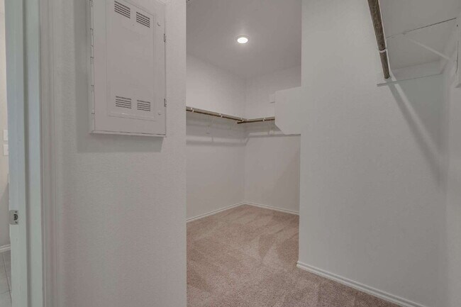 Building Photo - Charming 4-Bedroom Home in Eagle Mountain-...