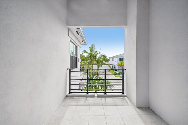 Building Photo - 17070 Rainbow Fls Trl