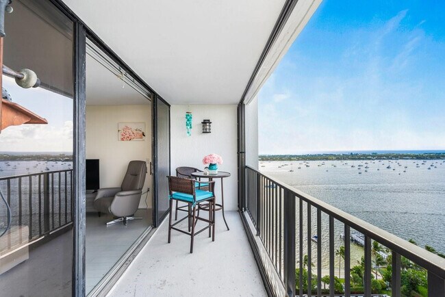 Building Photo - 5600 N Flagler Dr