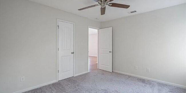 Building Photo - 114 Sunny Dr