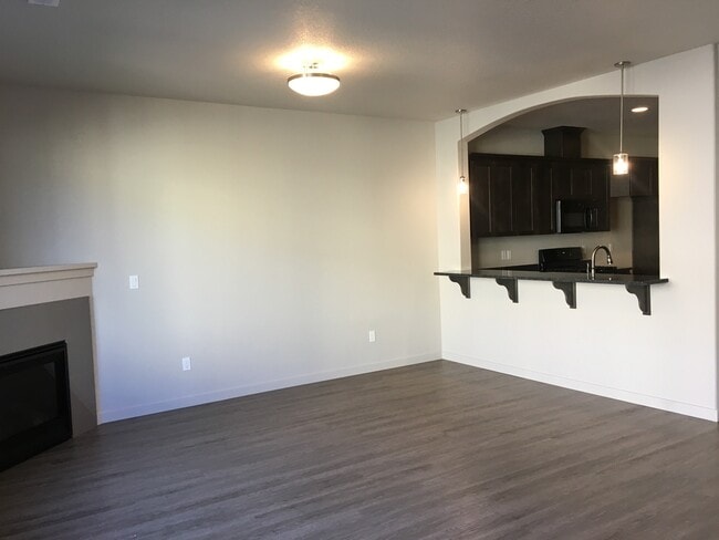Building Photo - Beautiful Newer Built Home Central location!