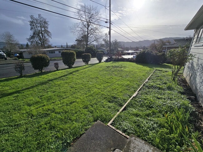 Building Photo - 1800 NW Lynwood St