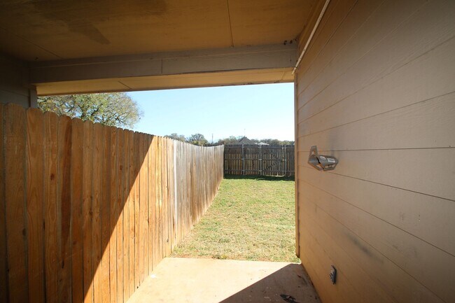 Building Photo - 105-107 Sunburst Court