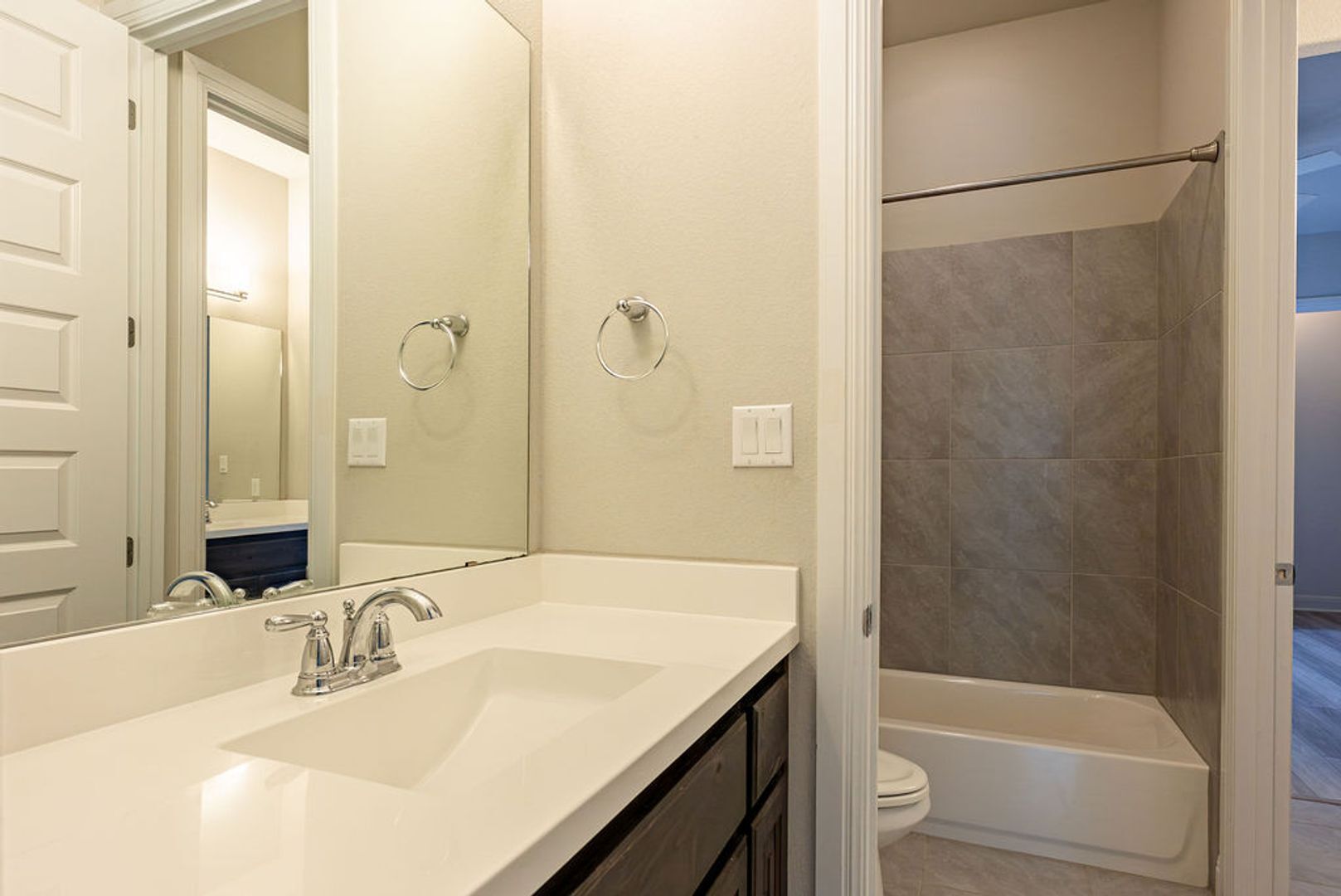 Building Photo - 205 Barefoot Park Ln