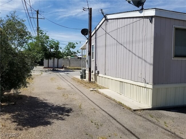 Building Photo - 252 Navajo Dr