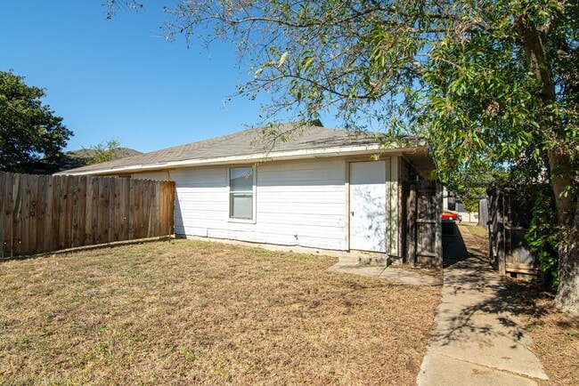 Building Photo - Updated 2022