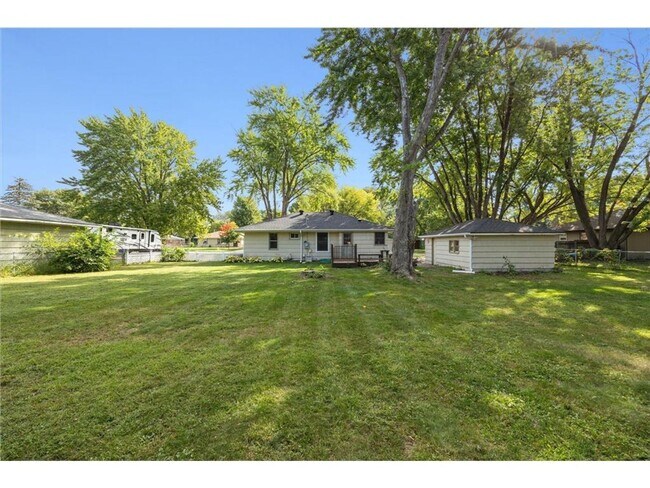 Building Photo - 4 Bed - 2 Bath Brooklyn Park Home with Lar...