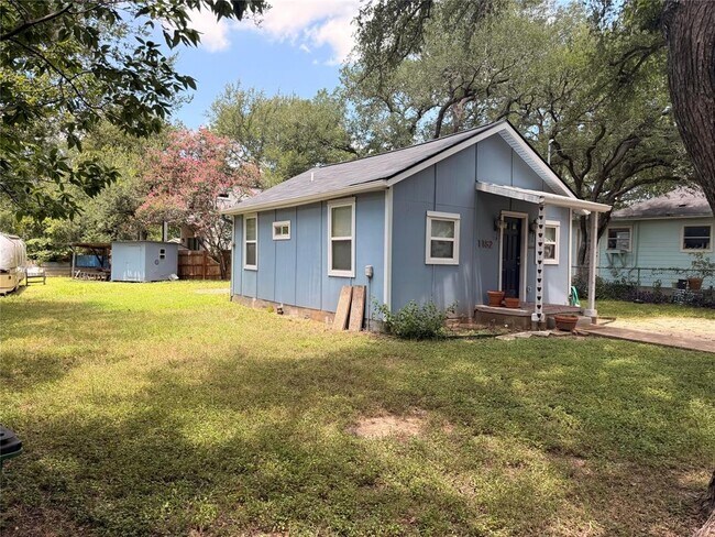 Building Photo - 1182 Pandora St