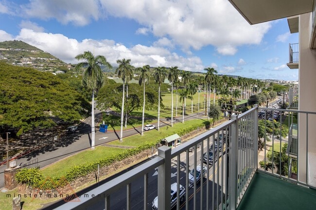 Building Photo - 1535 Punahou St