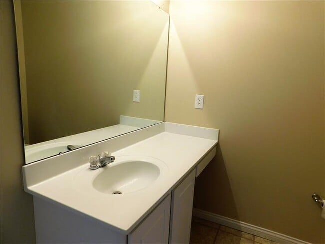 Building Photo - 6512 Oak Crest Dr