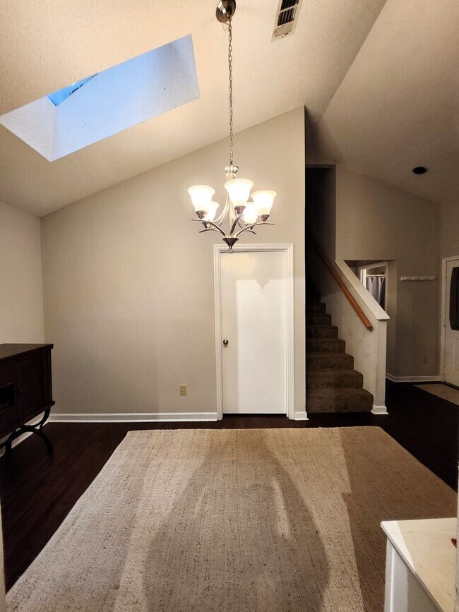 Building Photo - Charming 3 bedroom house near buck lake fo...