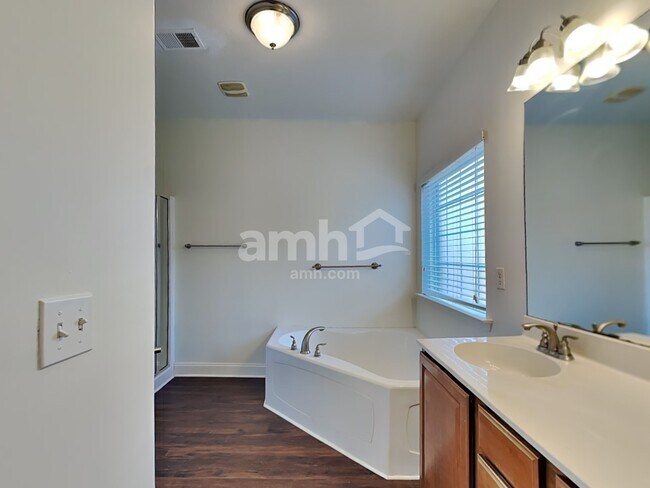 Building Photo - 439 W Rustling Leaves Ln