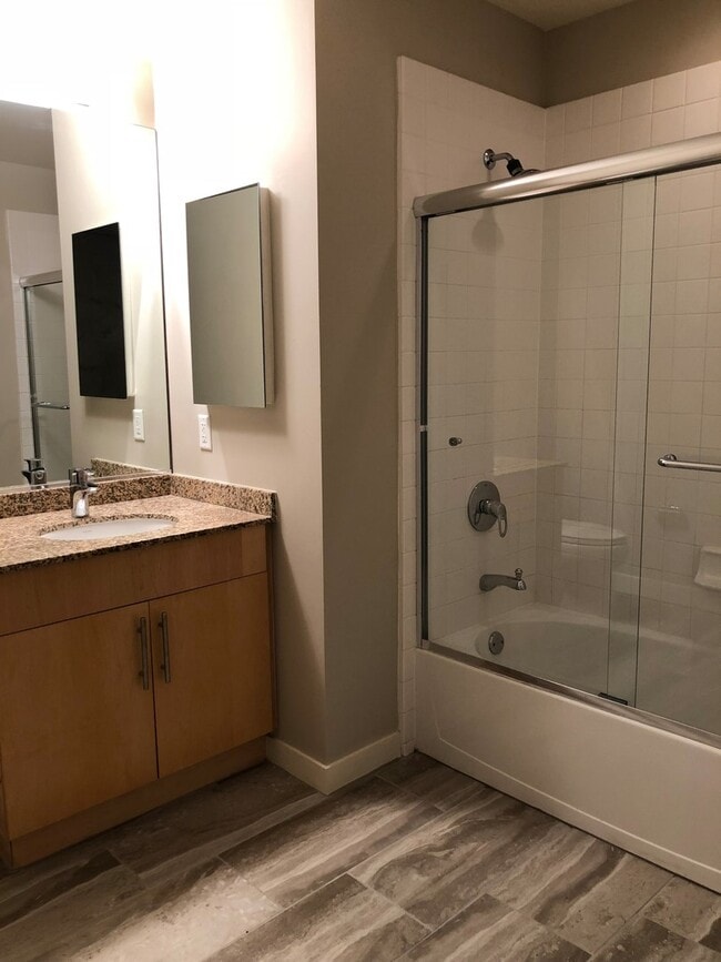 Building Photo - Gorgeous Juhl Unit For Lease