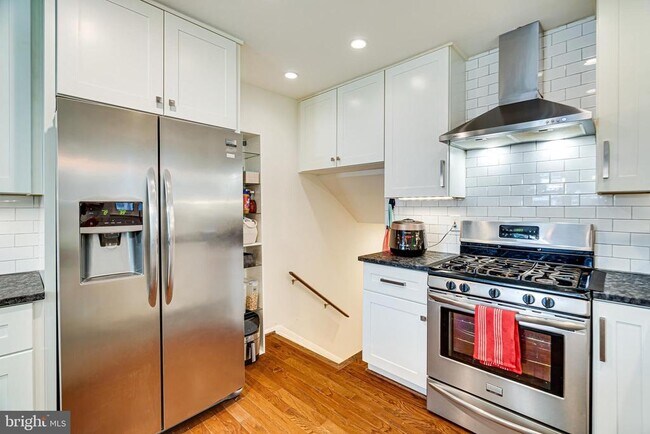 Building Photo - 7606 Jervis St