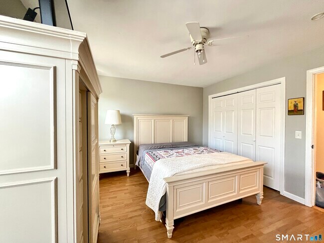 Building Photo - 25 Riverside Dr