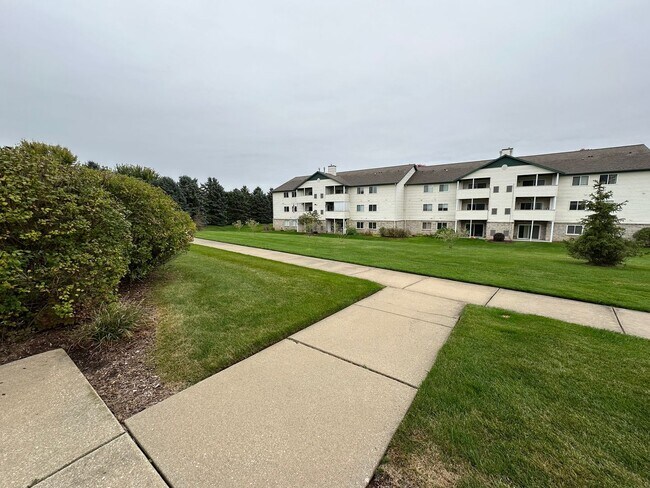 Building Photo - Caledonia Condo! Two Bedroom - Two Full Ba...