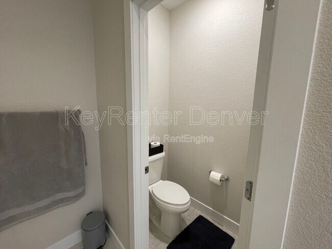 Building Photo - 9675 E Idaho Pl