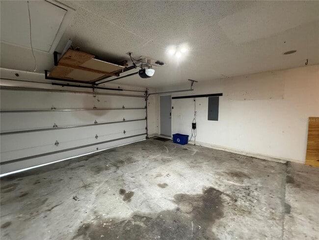 Building Photo - 107 S Deerwood Ave
