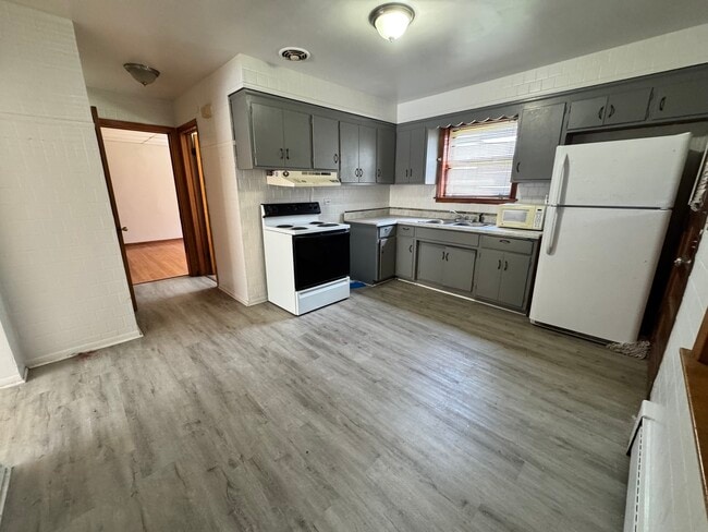 Building Photo - 4425 W 55th St