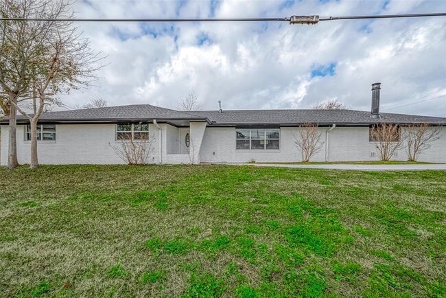 Building Photo - 300 Lane Dr