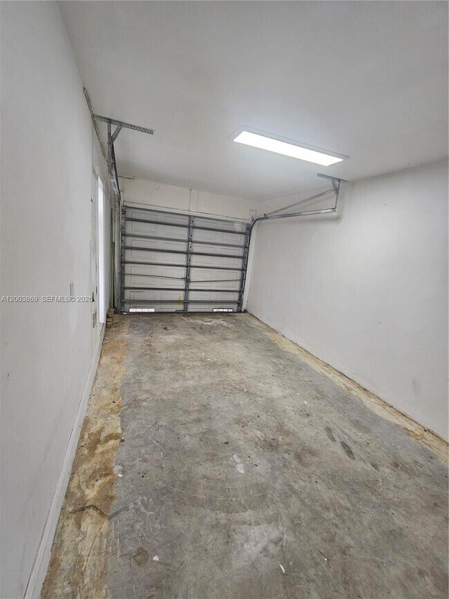 Building Photo - 9846 Hammocks Blvd