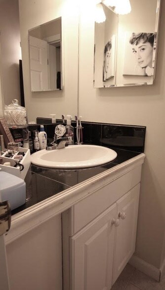 Building Photo - 811 Washtenaw Ave