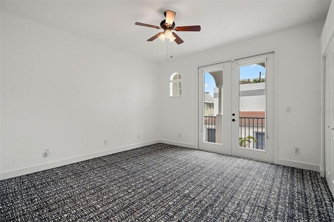 Building Photo - 628 3rd Ave S
