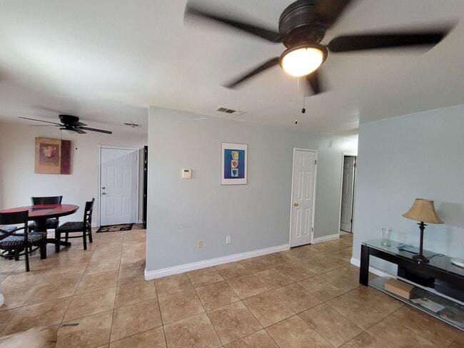 Building Photo - Beautiful Home available in Calexico