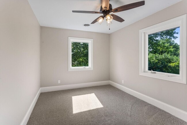 Building Photo - Four bedroom executive rental available no...